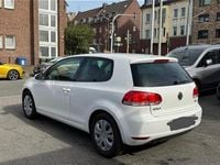 Gebraucht VW Golf VI Team 105 PS (77 kW) 2010 Weiß Kleinwagen