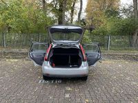 Gebraucht Ford Fiesta 80 PS (58 kW) 2002 Silber Limousine