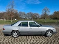 Gebraucht Mercedes E250 113 PS (83 kW) 1994 Silber Limousine