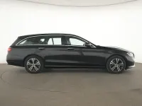Gebraucht Mercedes E220 Avantgarde 200 PS (147 kW) 2023 Obsidianschwarz