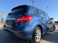 Gebraucht Mercedes B200 136 PS (100 kW) 2012 Blau Van / Kleinbus