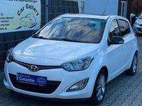 Gebraucht Hyundai i20 Edition 101 PS (74 kW) 2014 Weiß Limousine