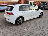 Gebraucht VW Golf VIII Move 150 PS (110 kW) 2023 Weiß Limousine