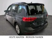 Gebraucht VW Touran Comfortline 150 PS (110 kW) 2023 Delfingrau Van / Kleinbus