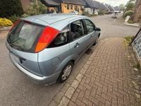 Second-hand Ford Focus 80 CP (58 kW) 2004 Albastru Hatchback
