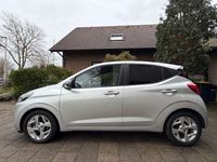Gebraucht Hyundai i10 GO! 67 PS (49 kW) 2023 Silber Kleinwagen