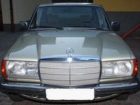 Gebraucht Mercedes E280 185 PS (136 kW) 1981 Grün metallic Limousine