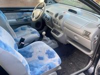 Second-hand Renault Twingo 58 CP (42 kW) 2002 Negru Hatchback