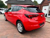 Gebraucht Opel Astra Edition 125 PS (91 kW) 2017 Rot Limousine