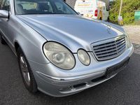 Usado Mercedes E220 150 CV (110 kW) 2006 Plateado Berlina
