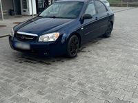 Usado Kia Cerato 105 CV (77 kW) 2006 Azul Berlina