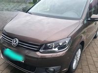 Gebraucht VW Touran 105 PS (77 kW) 2014 Braun Van / Kleinbus