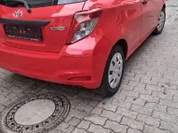Gebraucht Toyota Yaris 69 PS (50 kW) 2014 Rot Kleinwagen