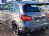 Gebraucht Mercedes B200 Urban 140 PS (102 kW) 2017 Mountaingrau Van / Kleinbus