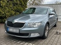 Gebraucht Skoda Superb 140 PS (102 kW) 2011 Grau Limousine