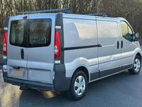 Gebraucht Opel Vivaro 115 PS (84 kW) 2015 Silber Van / Kleinbus