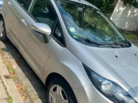 Gebraucht Ford Fiesta Trend 60 PS (44 kW) 2012 Silber Limousine