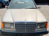 Gebraucht Mercedes 250 94 PS (69 kW) 1991 Gold Limousine