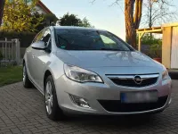 Gebraucht Opel Astra Edition 140 PS (102 kW) 2011 Silber Kombi