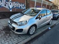 Gebraucht Kia Rio Edition 7 86 PS (63 kW) 2014 Silber Kleinwagen