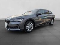 Neu Skoda Superb Selection 193 PS (141 kW) 2025 Grau Kombi