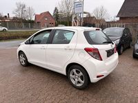 Gebraucht Toyota Yaris Life 99 PS (72 kW) 2012 Weiß Kleinwagen