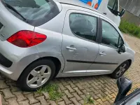 Gebraucht Peugeot 207 95 PS (69 kW) 2008 Silber Kleinwagen