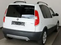Gebraucht Skoda Roomster Scout 105 PS (77 kW) 2015 Weiß Kombi