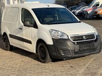 Gebraucht Peugeot Partner Premium 75 PS (55 kW) 2017 Weiß Van / Kleinbus