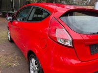 Gebraucht Ford Fiesta Titanium 60 PS (44 kW) 2016 Rot Kleinwagen