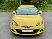 Używany Opel Astra GTC Edition 101 KM (74 kW) 2012 Żółty Coupe