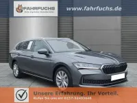 Neu Skoda Superb Selection 150 PS (110 kW) 2025 Graphitegrau Kombi