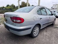Gebraucht Renault Mégane 64 PS (47 kW) 2000 Silber Limousine