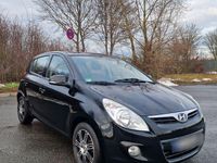 Gebraucht Hyundai i20 Edition 77 PS (56 kW) 2011 Schwarz Kleinwagen