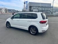 Gebraucht VW Touran Highline 150 PS (110 kW) 2023 Weiß Van / Kleinbus