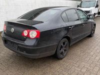 Gebraucht VW Passat 105 PS (77 kW) 2005 Schwarz Limousine