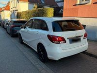Gebraucht Mercedes B180 109 PS (80 kW) 2016 Weiß Van / Kleinbus