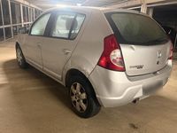 Gebraucht Dacia Sandero 75 PS (55 kW) 2008 Silber Kleinwagen