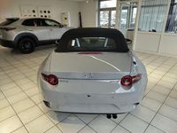 Neu Mazda MX5 Exclusive 132 PS (97 kW) 2026 Grau Cabrio