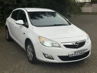 Gebraucht Opel Astra 101 PS (74 kW) 2010 Weiß Kleinwagen
