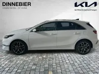 Neu Kia Ceed Platinum 140 PS (102 kW) 2025 Carraraweiss Kleinwagen