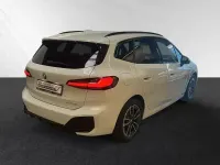 Gebraucht BMW 220 Active Tourer M Sport 163 PS (119 kW) 2025 Alpinweiß iii Van / Kleinbus