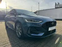 Gebraucht Ford Focus ST-Line X 116 PS (85 kW) 2023 Chromablau metallic Limousine