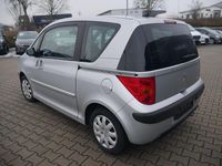 Gebraucht Peugeot 1007 73 PS (53 kW) 2008 Silber Van / Kleinbus