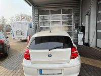 Gebraucht BMW 116 122 PS (89 kW) 2009 Weiß Kleinwagen