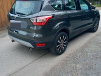 Gebraucht Ford Kuga Trend 120 PS (88 kW) 2019 Grau SUV