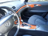 gebraucht Mercedes E200 Facelift, Wartung bei MB, Garagenfahrz.