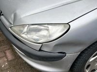 Gebraucht Peugeot 206 60 PS (44 kW) 2000 Silber Kleinwagen