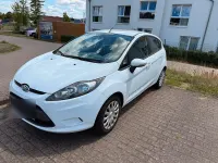 Gebraucht Ford Fiesta 72 PS (52 kW) 2010 Weiß Kleinwagen