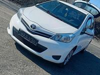 Gebraucht Toyota Yaris 69 PS (50 kW) 2012 Weiß Kleinwagen